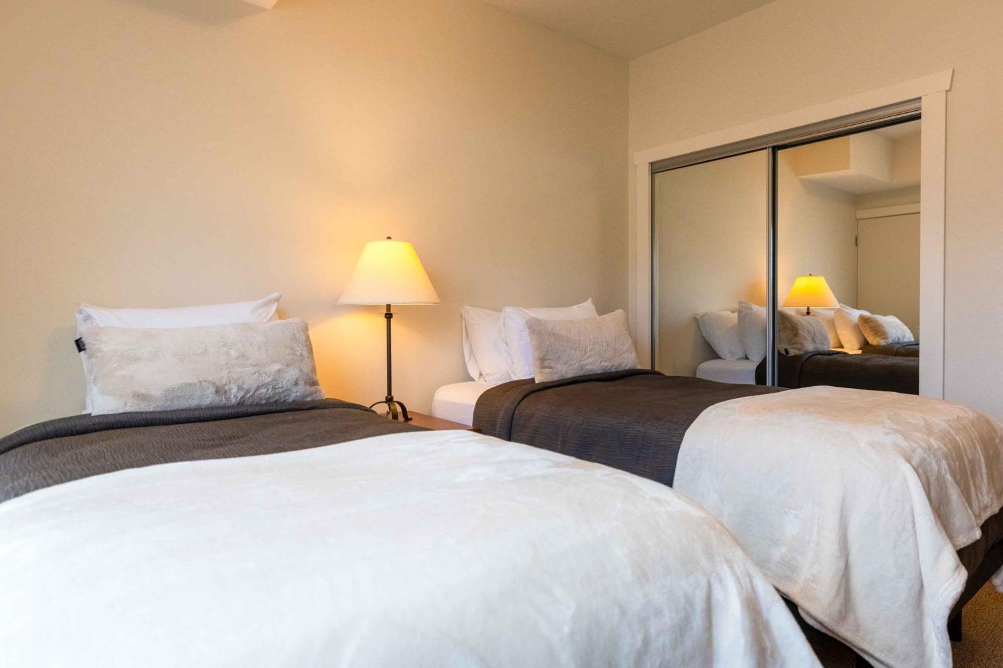 Silver Rock Condominiums By Fernie Central Reservations ภายนอก รูปภาพ